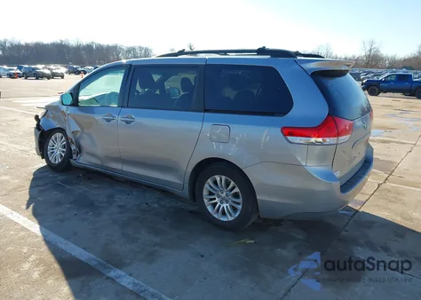 2011 Toyota Sienna Xle V6 z USA, uszkodzony, nr VIN 5TDYK3DC6BS163318